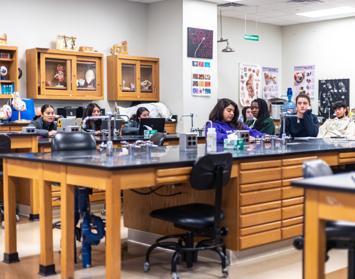 A biology classroom with students.