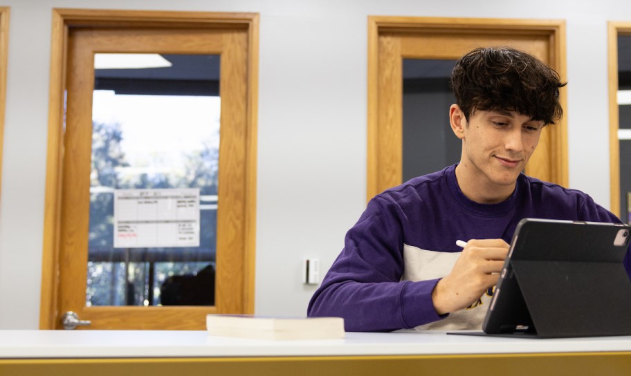 CTX Student studying on campus