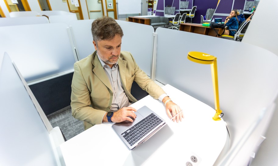 A student working in the resource center