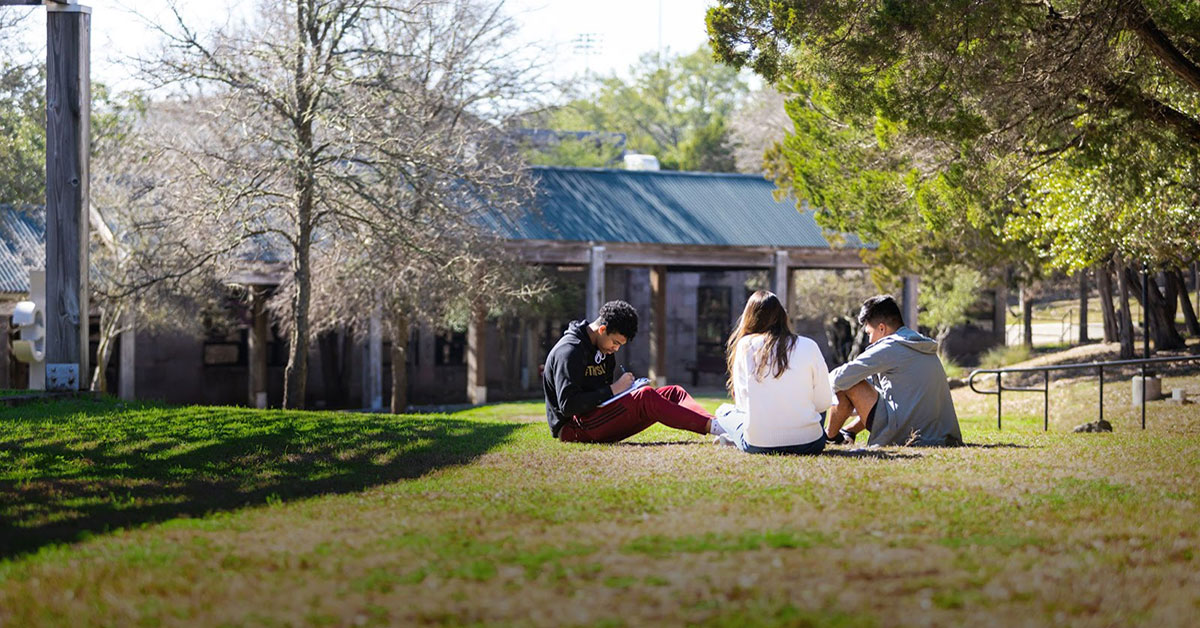 students studying on CTX campus