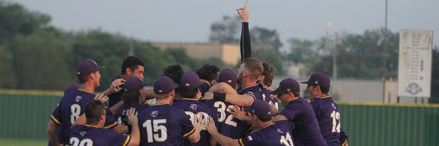 CTX Tornados Baseball Huddle