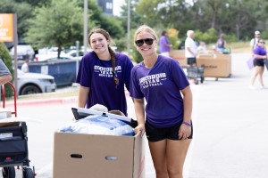 New Concordia students moving into the dorms