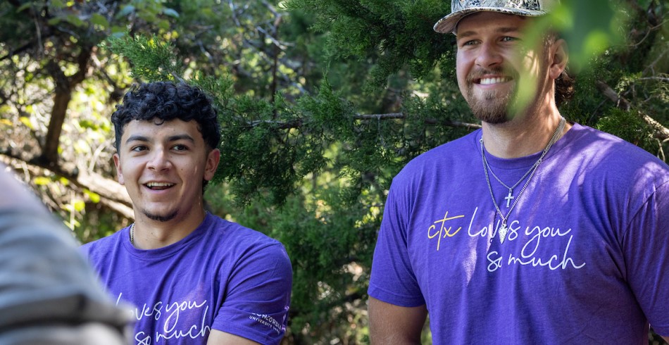 A pair of Concordia Texas transfer students on campus