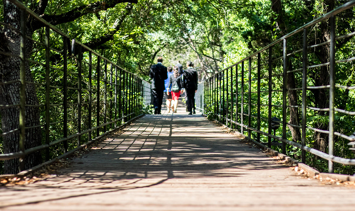 Bridge of Gardens, Pedestrian Walkway that Connects the Two Side of South  Coast Plaza Editorial Photo - Image of entrance, accommodations: 160579736